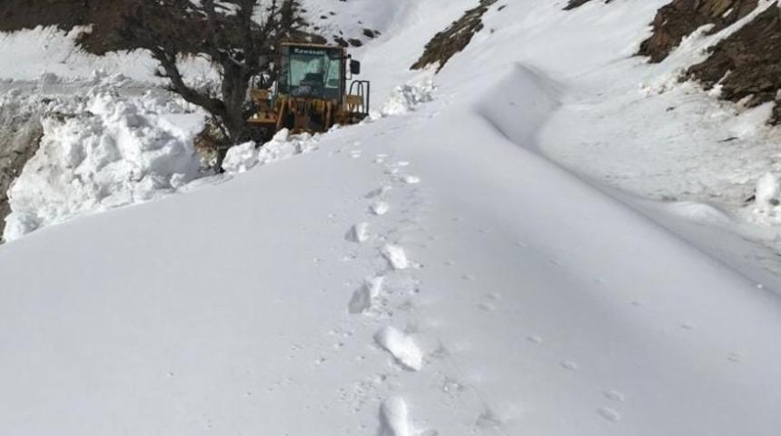 Sason&rsquo;da kar yağışı nedeni ile 25 k&ouml;y yolu ulaşıma kapandı