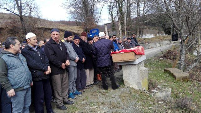 ’Mavi Balina’ yüzünden intihar ettiği iddia edilen Burak son yolcuğuna uğurlandı