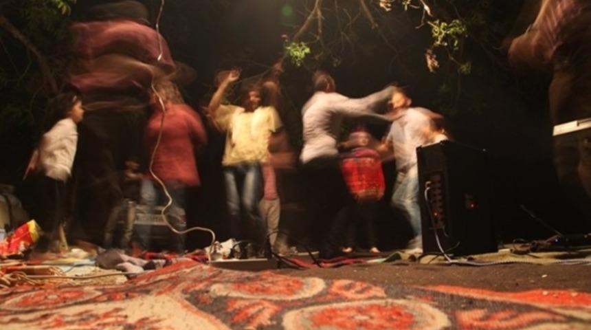 İran'da kutsal kentte bikini partisi