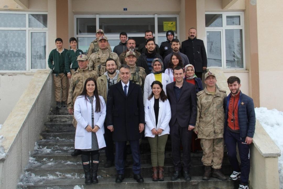 Vali &Ccedil;ağatay&rsquo;dan asker ve &ouml;ğrencilere ziyaret