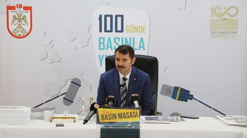 Vali Ayhan 100 g&uuml;n&uuml;n&uuml; değerlendirdi