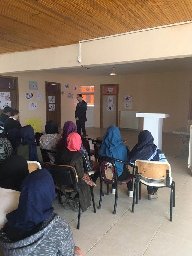 İmam hatip öğrencilerine eczacılık mesleği anlatıldı