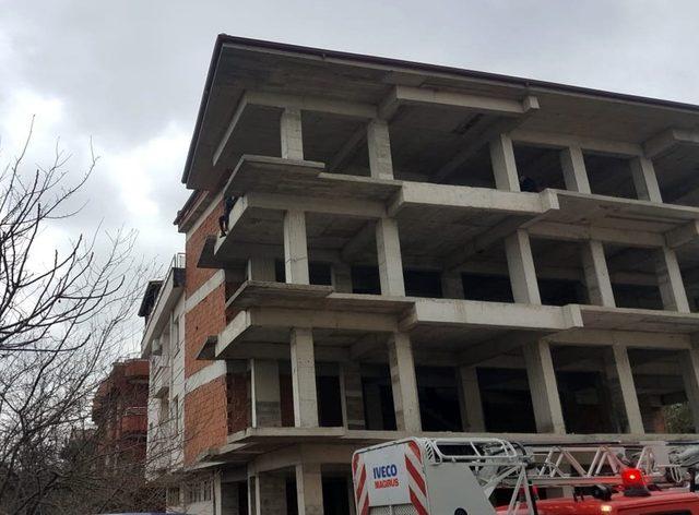 Canına kıymak isteyen gen&ccedil; kadın ikna sırasında bayıldı 1