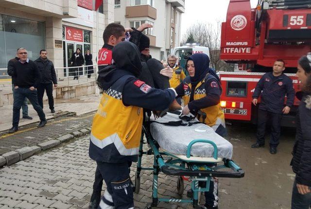 Canına kıymak isteyen gen&ccedil; kadın ikna sırasında bayıldı 2