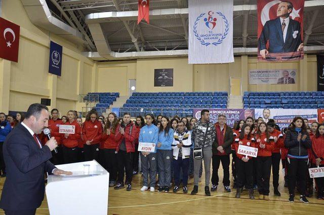 Voleybol çeyrek final müsabakaları başladı