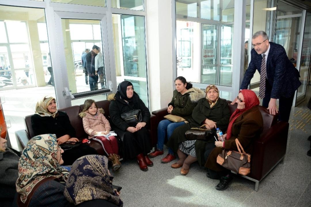 Başkan &Ouml;zkan&rsquo;dan hasta ziyareti