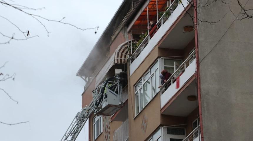 7 katlı binada çıkan yangın paniğe neden oldu