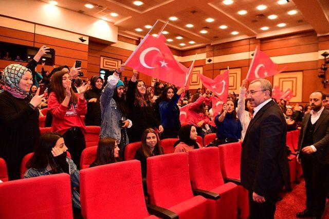 Ataşehirli gençler İsmail Erdem’i coşkuyla karşıladı