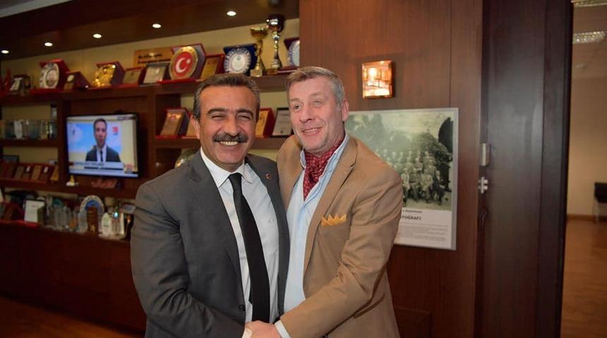 Soner &Ccedil;etin, engelsiz şampiyonları Metin Şent&uuml;rk ile buluşturdu