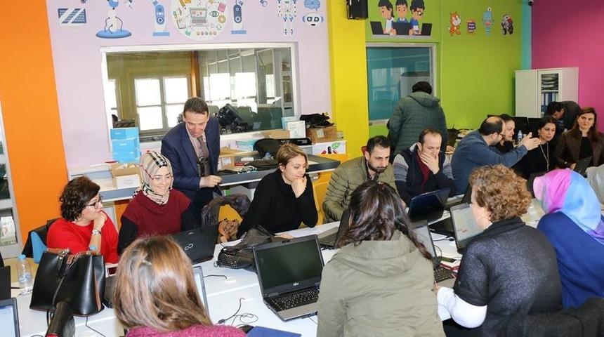 &Ouml;ğretmenler kodlama eğitimi aldı