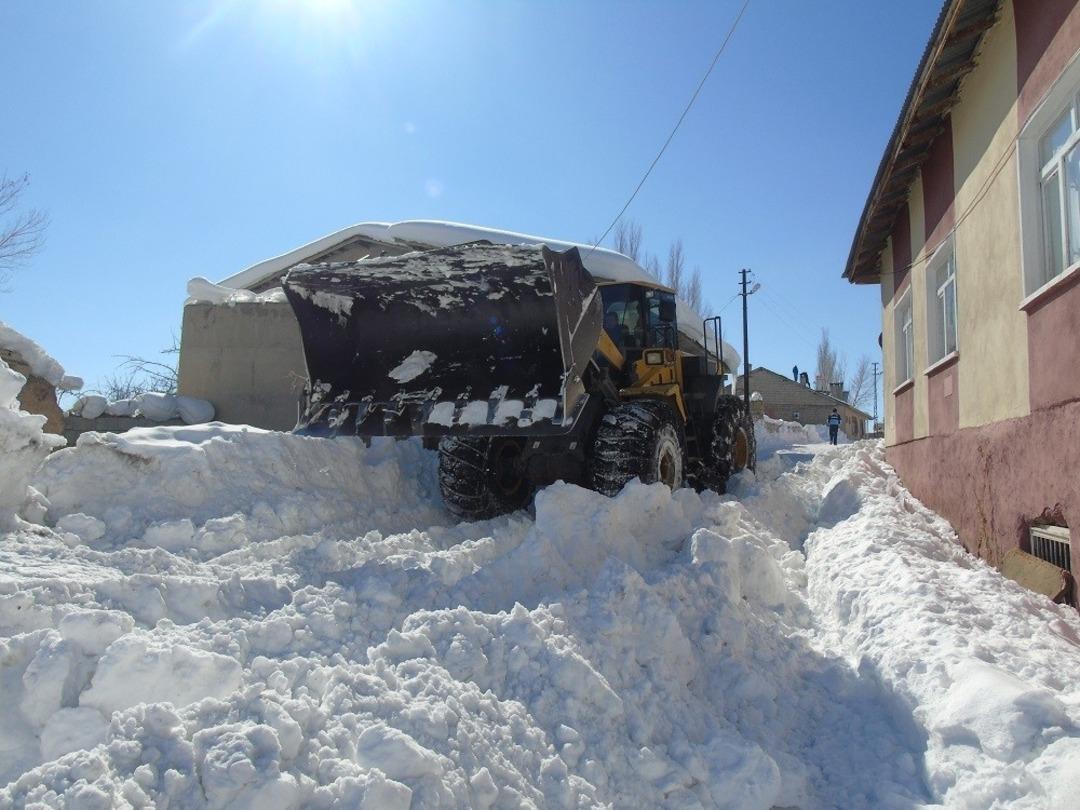 Başkale&rsquo;de kar temizliği