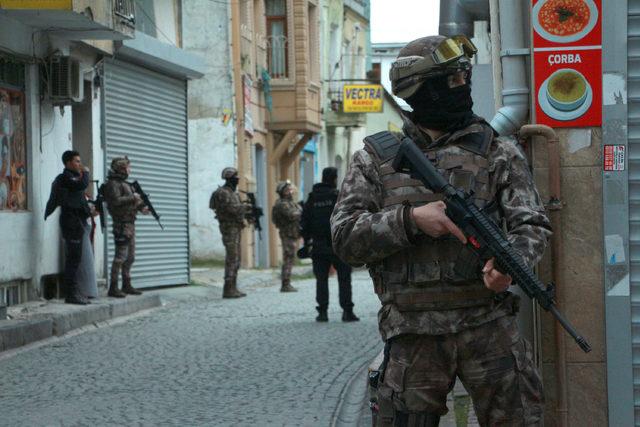 /ek fotoğraflarla/// Aksaray'da gece kulübünde olay çıkaran 2 kişiye polise operasyon düzenledi