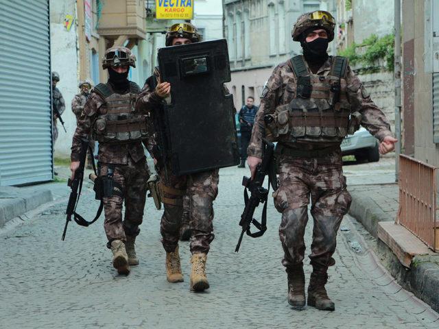 /ek fotoğraflarla/// Aksaray'da gece kulübünde olay çıkaran 2 kişiye polise operasyon düzenledi