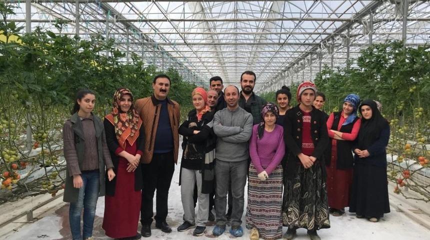 VANTB Başkanı Nayif S&uuml;er, eksi 40 derecede &uuml;retilen domates serasını ziyaret etti