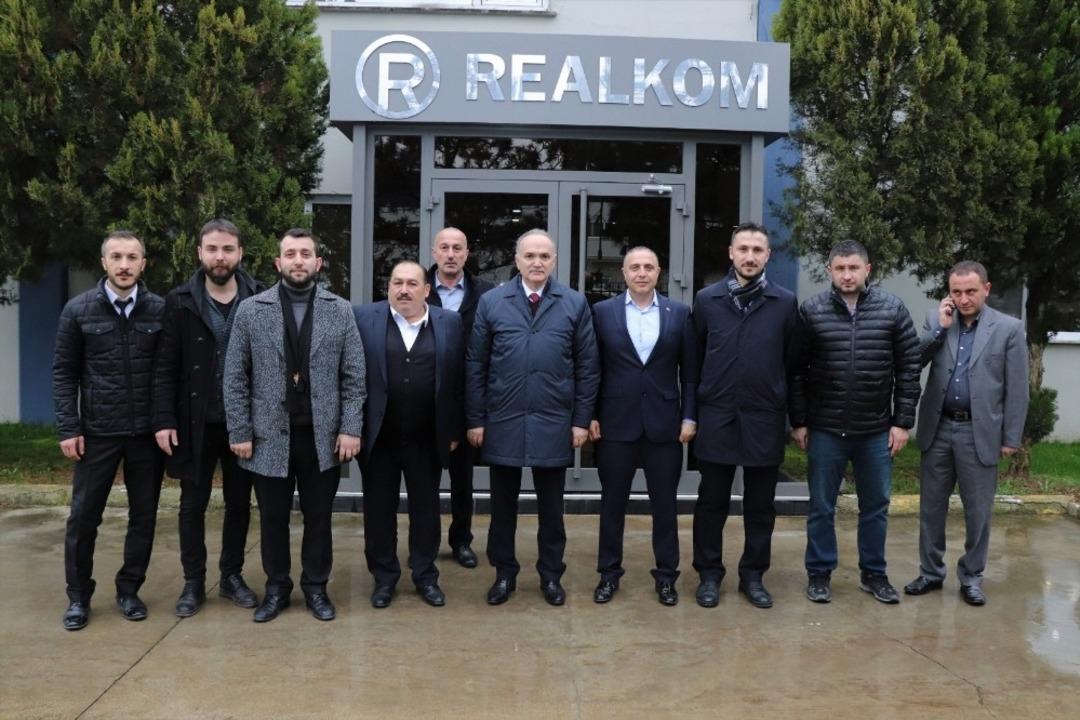 Başkan adayı &Ouml;zl&uuml;, Realkom&rsquo;da iş&ccedil;ilerle bir araya geldi
