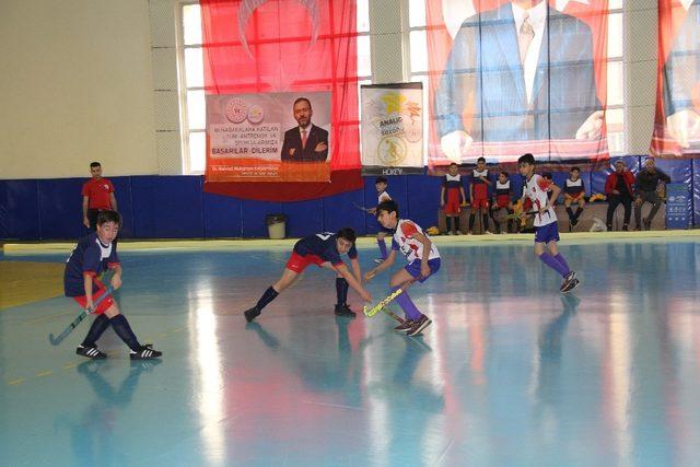 Analig Hokey Türkiye grup birinciliği Mersin’de başladı