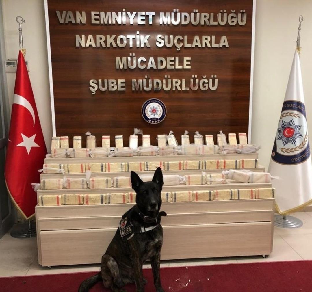 Van polisi 2018 yılında 6 ton 417 kilo uyuşturucu ele ge&ccedil;irdi