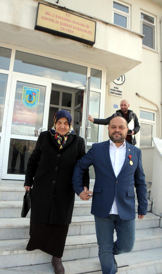 Dedesinin İstiklal Madalyası'nı 99 yıl sonra alıp, mezarına götürdü