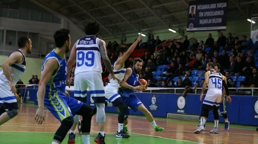 Denizli Basket galibiyet serisini s&uuml;rd&uuml;r&uuml;yor