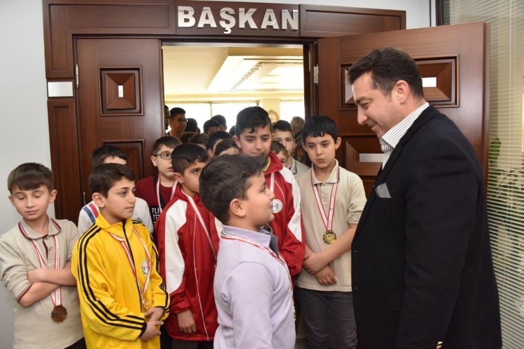 Başkan Bakıcı g&uuml;reş takımını Muğla&rsquo;ya uğurladı