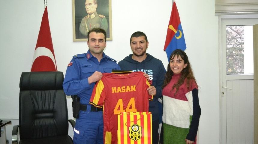 Malatyalı Komutana Evkur Yeni Malatyaspor forması s&uuml;rprizi