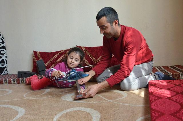 Kardan u&ccedil;ak yaptı, Cumhurbaşkanlığın dan maket helikopter hediye aldı 2