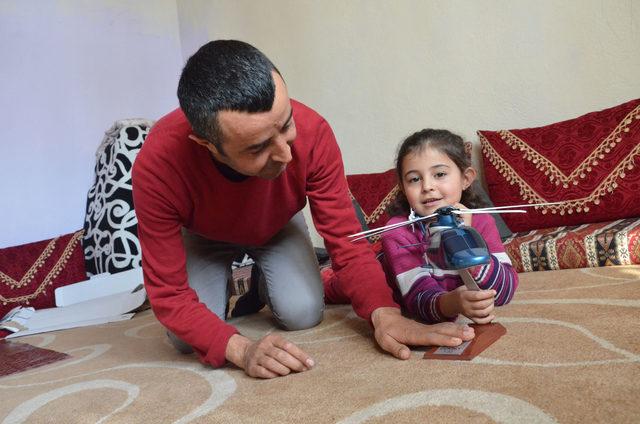 Kardan u&ccedil;ak yaptı, Cumhurbaşkanlığın dan maket helikopter hediye aldı 3