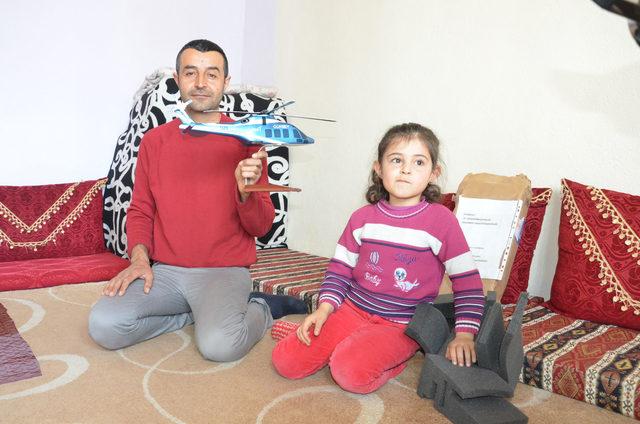 Kardan u&ccedil;ak yaptı, Cumhurbaşkanlığın dan maket helikopter hediye aldı 4