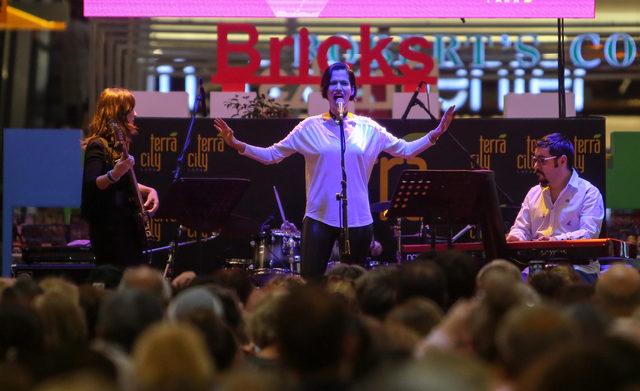 Baba kız aynı sahnede 1