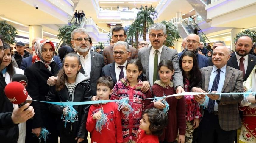 Fotoğraf&ccedil;ılık ve r&ouml;lyef sergi a&ccedil;ılışına yoğun ilgi