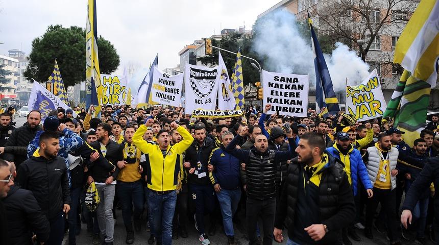 Fenerbahçe taraftarı yürüyüş düzenleyerek TFF'yi protesto etti