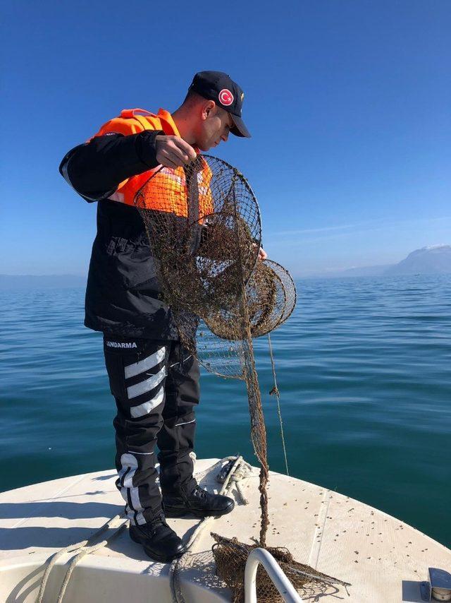 Eğirdir Gölü’nde kaçak avcılık denetimi