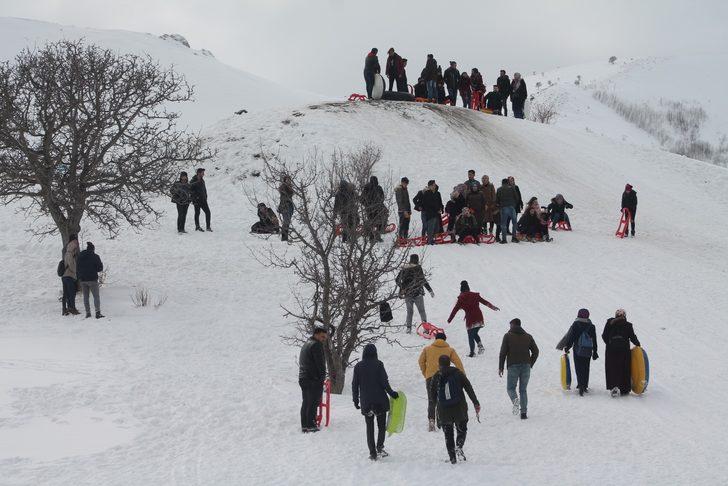 Akın akın gittiler! Kop Dağı'nda renkli görüntüler G5