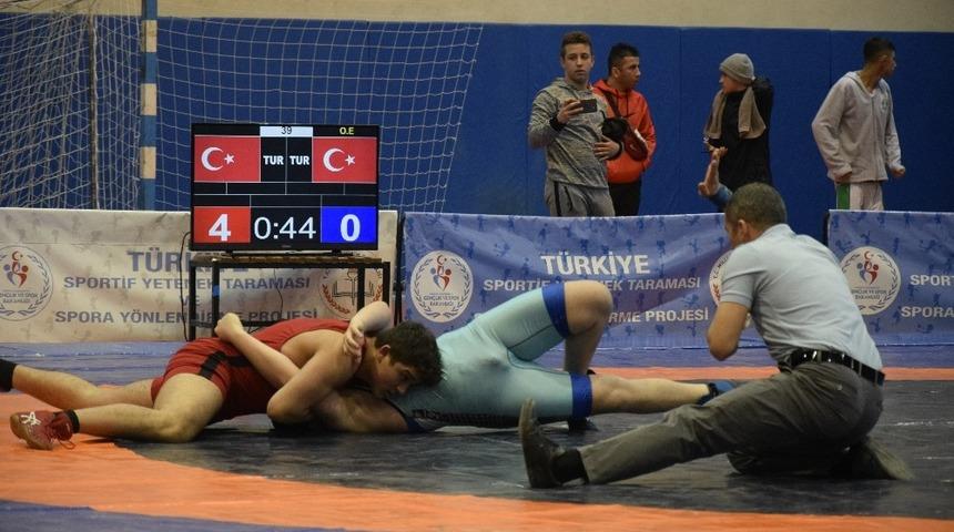 Güreş Grup Karşılaşmaları Burdur’da devam ediyor