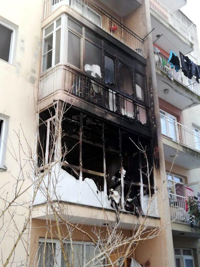 Apartmandaki yangında 3'ü çocuk 10 kişi dumandan etkilendi