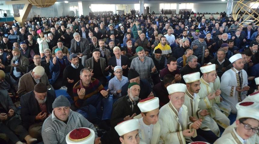 Erzincan’da ki 61 öğrenci hafızlık icazet belgelerini Başkan Erbaş’dan aldı