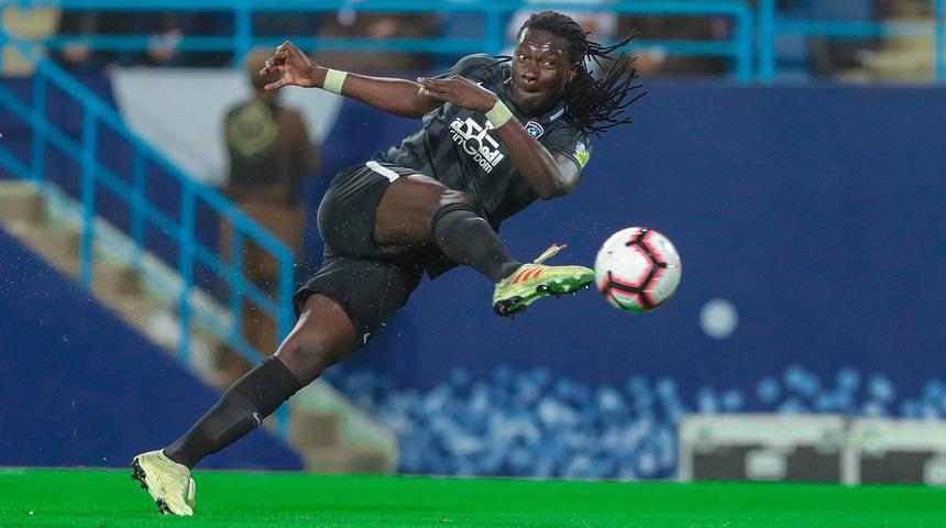 Bafetimbi Gomis, Al Hilal'in Al Ittihad'ı 3-0 yendiği ma&ccedil;ta 2 gol kaydetti