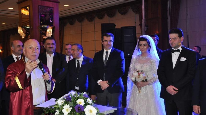 Oral ailesinin mutlu g&uuml;n&uuml;