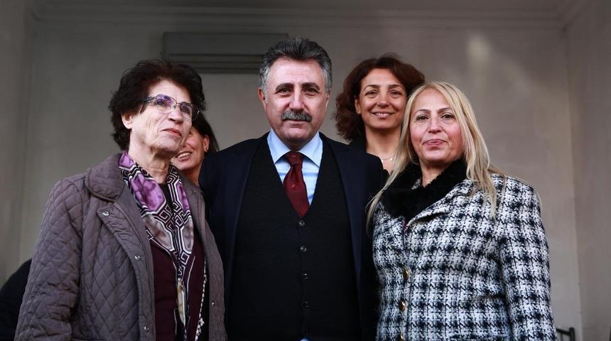 CHP&rsquo;li Sandal kadın kolları ile buluştu