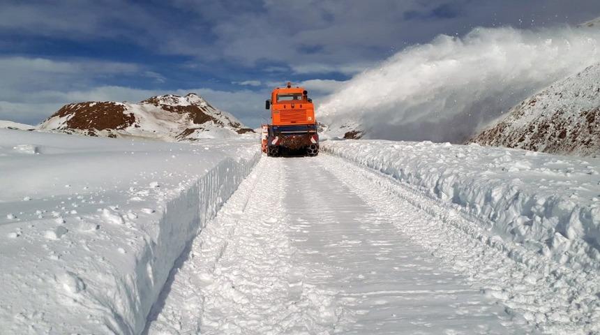 Van&rsquo;da 61 yerleşim yeri ulaşıma kapandı