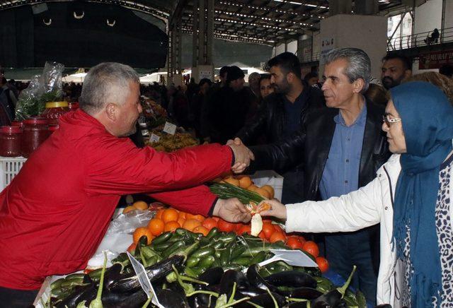 Dülgeroğlu halk pazarında talepleri dinledi