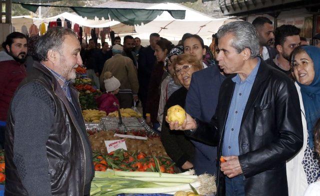 Dülgeroğlu halk pazarında talepleri dinledi