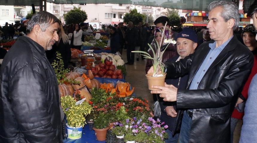 D&uuml;lgeroğlu halk pazarında talepleri dinledi