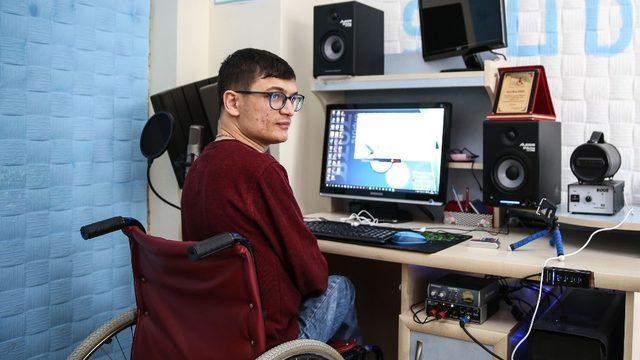Engelli rapçinin hayali dizide şarkı söylemek