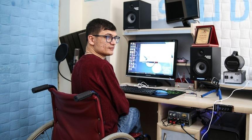 Engelli rapçinin hayali dizide şarkı söylemek