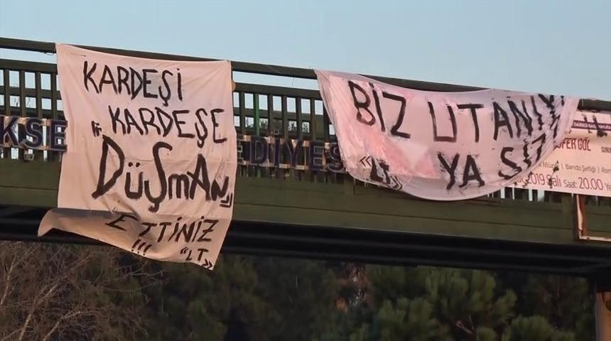 Bursaspor taraftarından yönetime pankartlı protesto