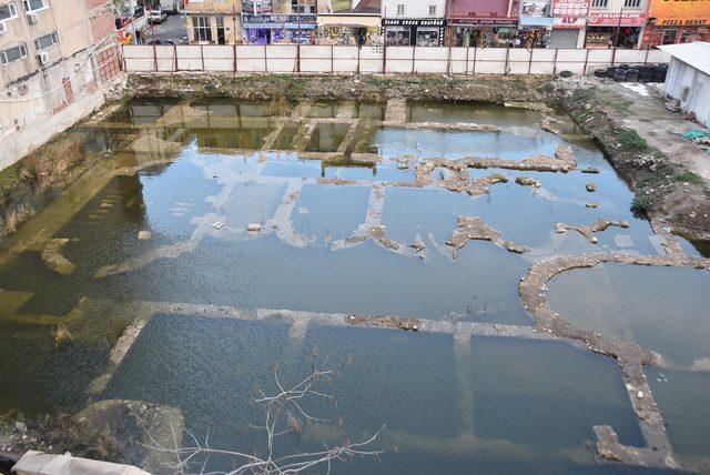 İzmir'in merkezindeki tarih sahipsiz kaldı