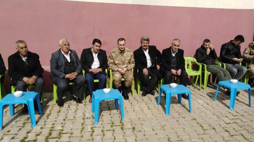 Midyat İl&ccedil;e Jandarma Komutanı k&ouml;y ziyaretinde bulundu