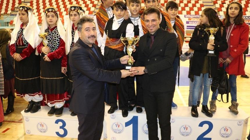 Halk Oyunları Yarışmalarında Eleşkirt il birincisi oldu