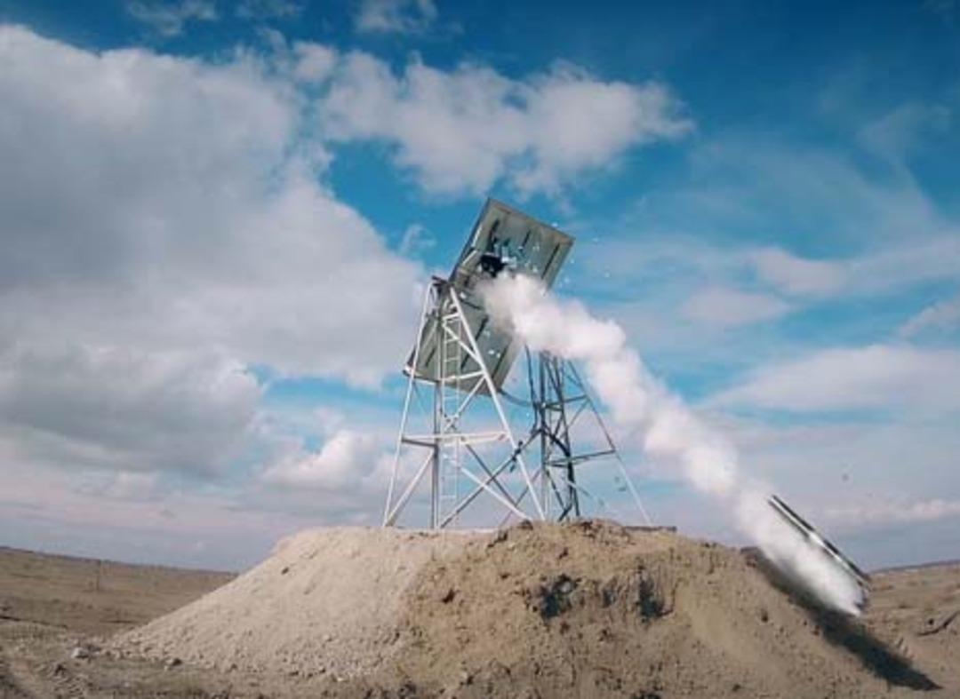 T&uuml;rkiye'nin tank avcısı milli f&uuml;zeyle vurdu 